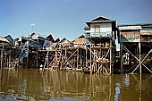 Tonle Sap - Kampong Phluk floating village - stilted houses 